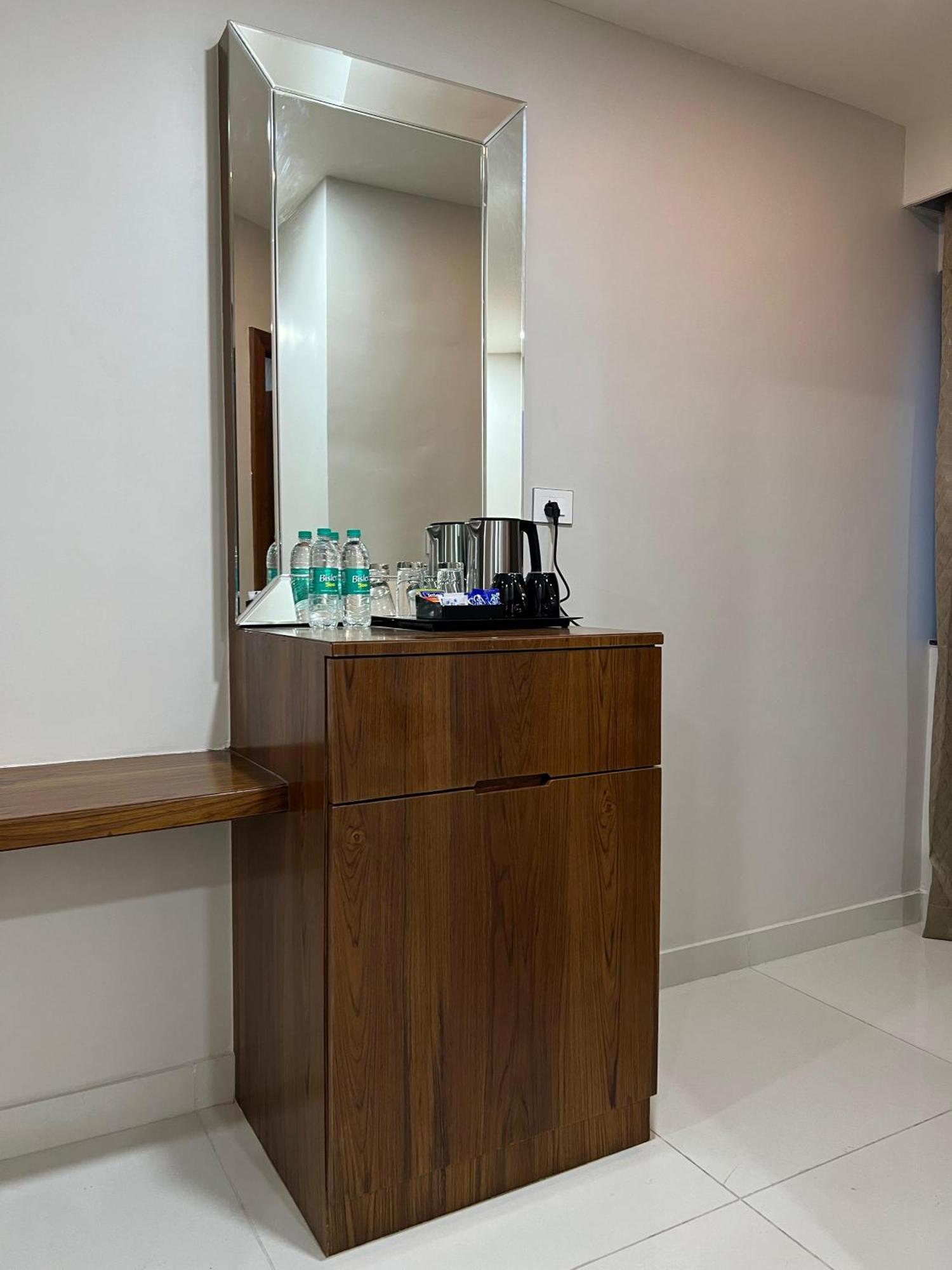 Hotel Pasupala Inn Anantapur Buitenkant foto