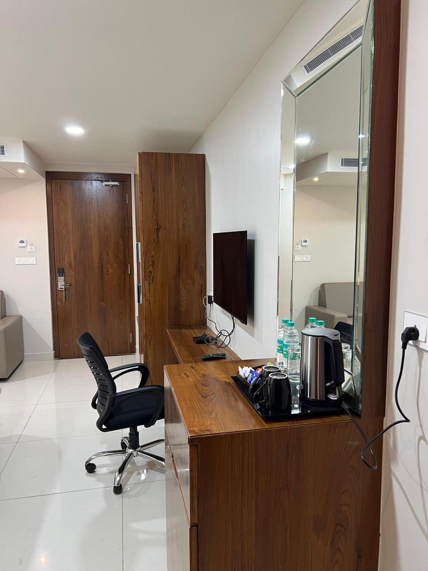 Hotel Pasupala Inn Anantapur Buitenkant foto
