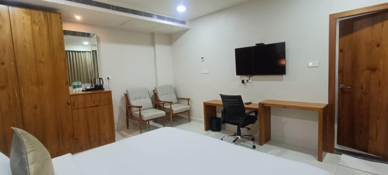 Hotel Pasupala Inn Anantapur Buitenkant foto